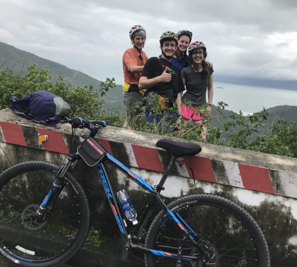 Cycle up Hai Van Pass